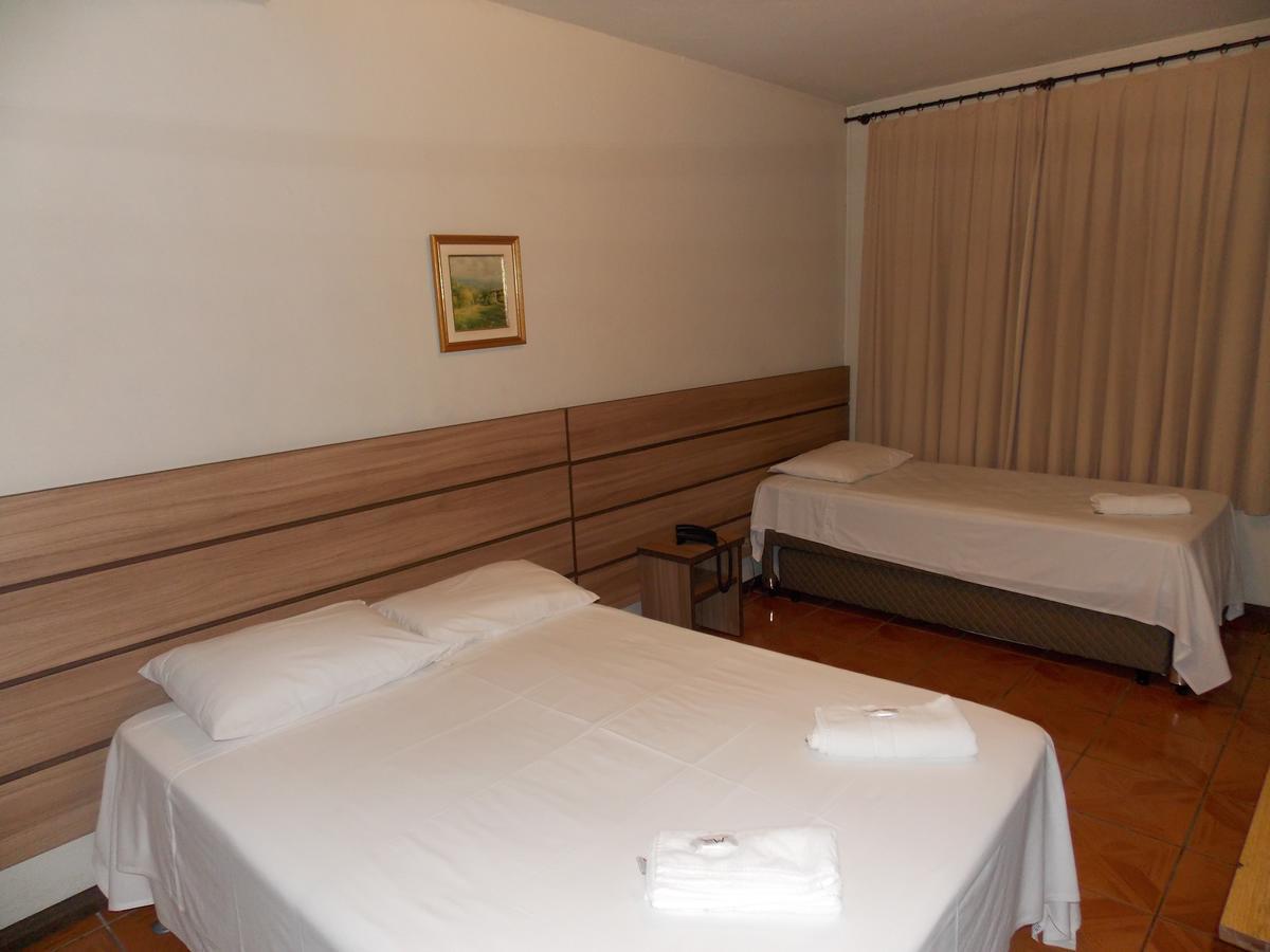 Quarto com Cama de Casal ou 2 de Solteiro