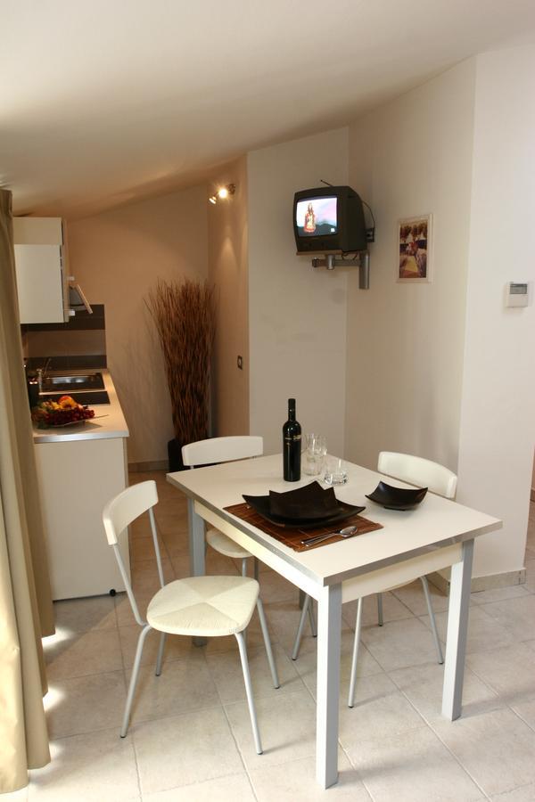 Monolocale con Divano-Letto