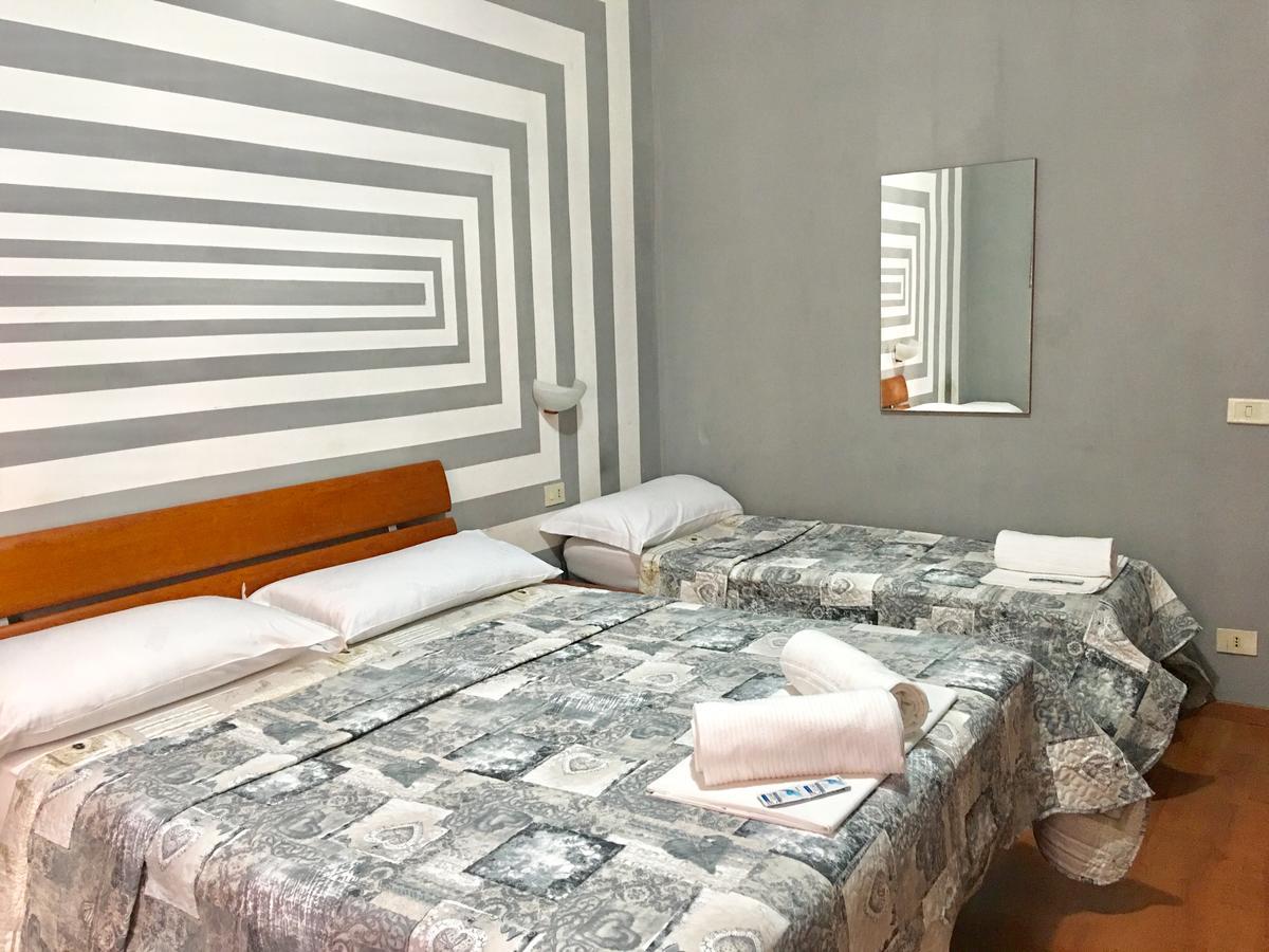 Triple Room Outside Private Bathroom,848662091:JPEG