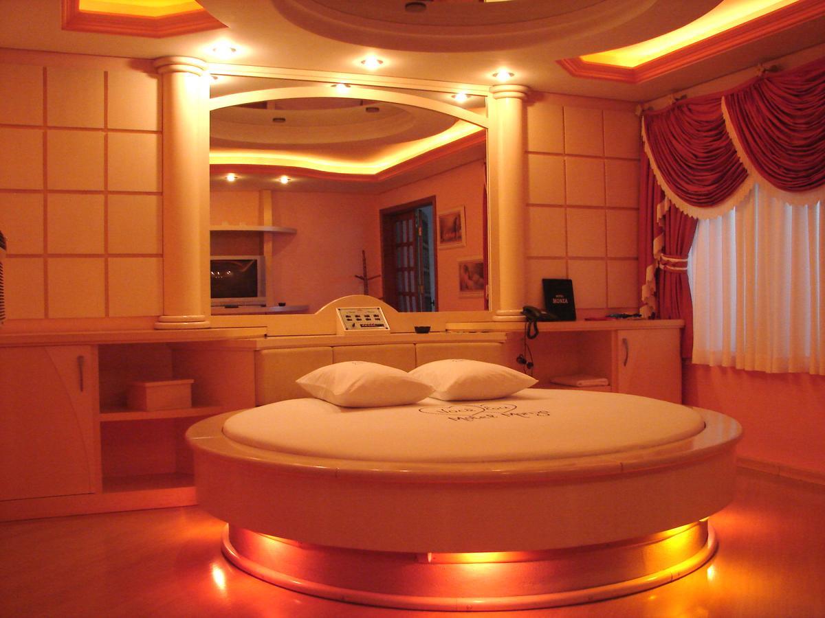 Suite Hot Tub,587114103:JPEG