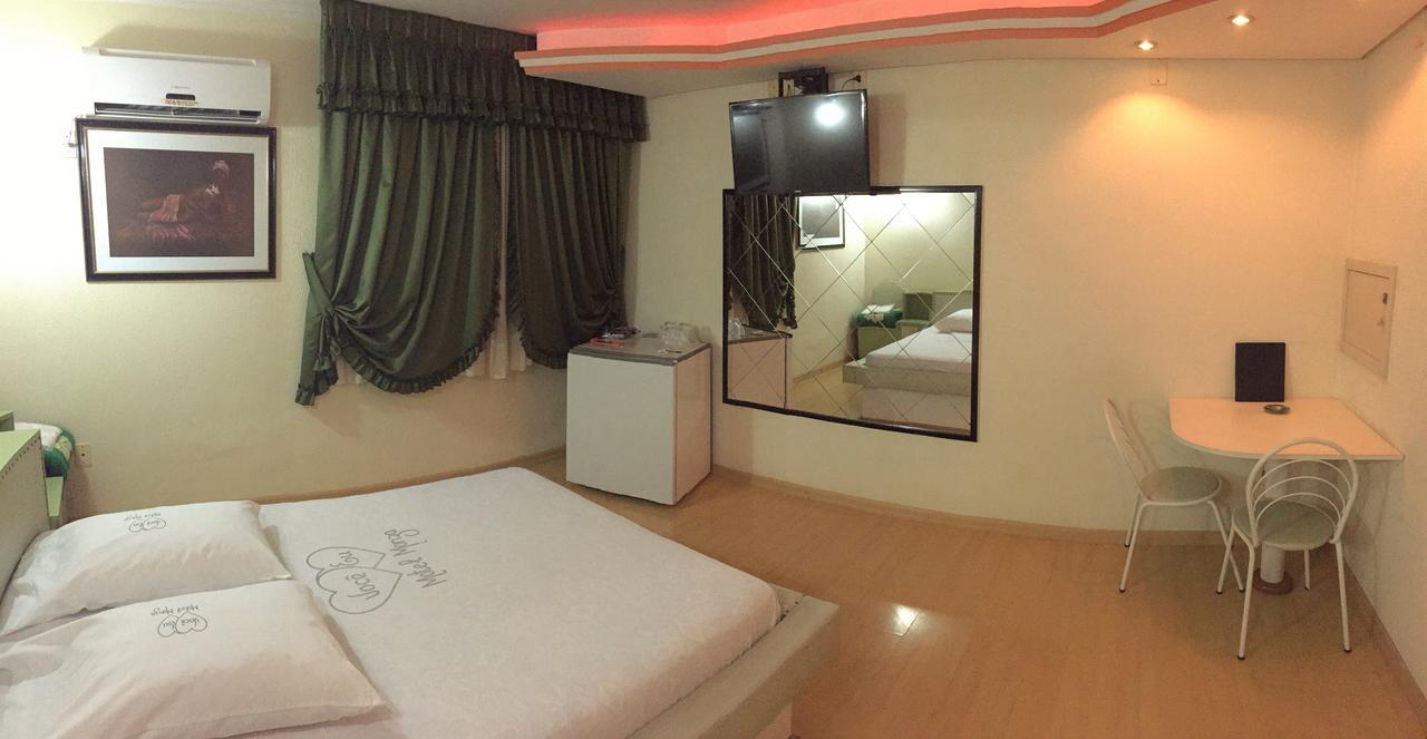 Double Room,587114934:JPEG