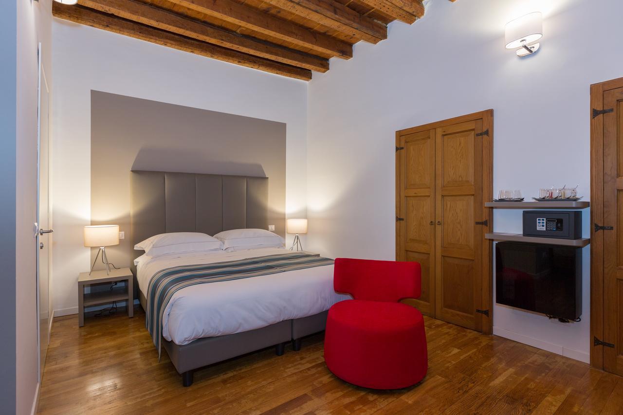 Triple Room,587843514:JPEG