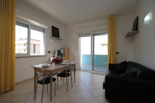 Superior One-Bedroom Apartment Penthouse,6673244:JPEG