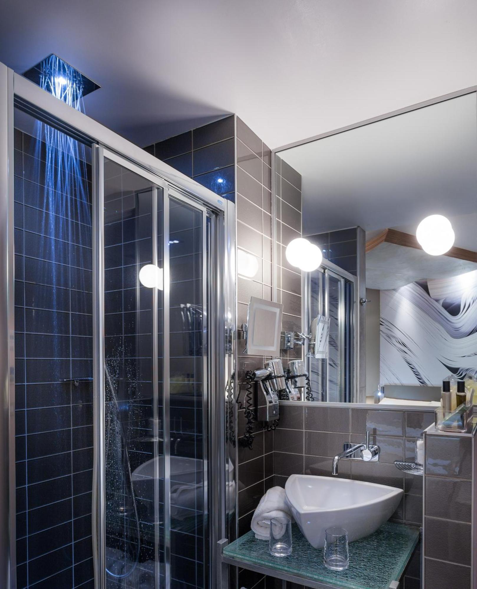 Superior Double Room Massaging-Jet Shower,1580394859:JPEG