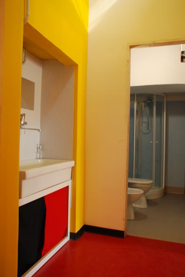 Posto Letto in Dormitorio Misto con 4 Letti