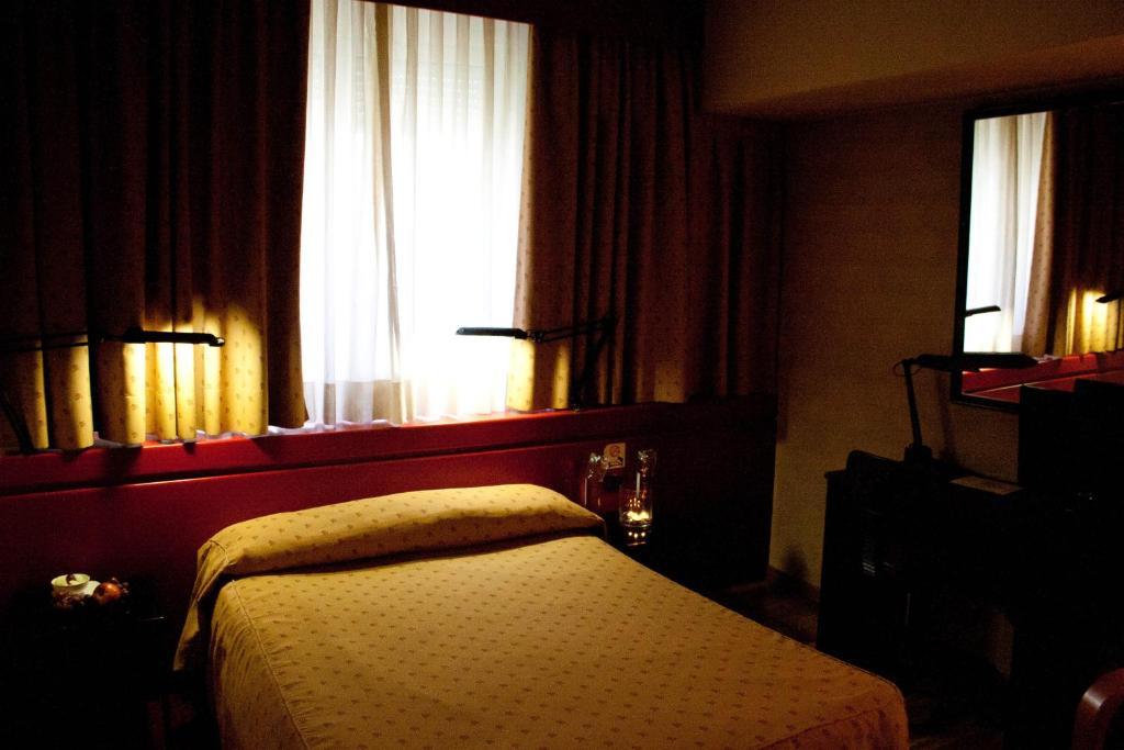 Single Room,968840875:JPEG