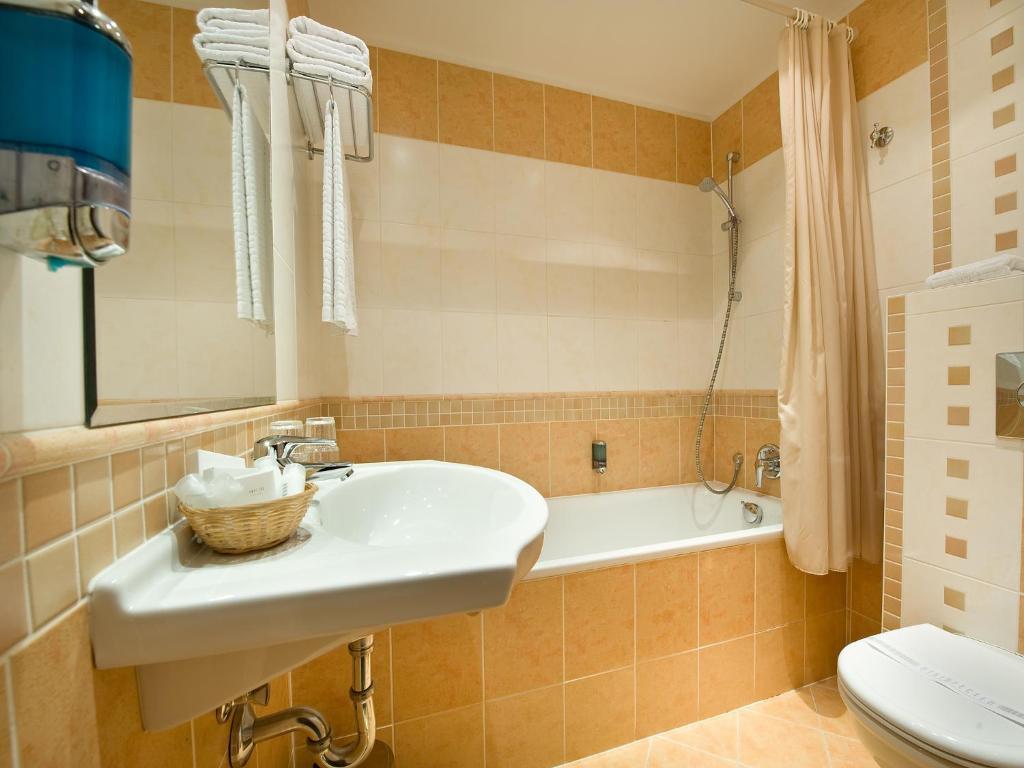 Single Room,576900579:JPEG