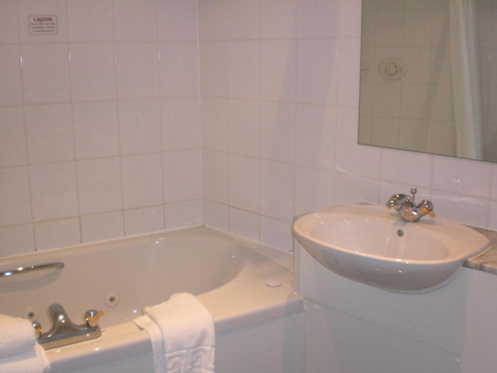 Suite Balcony,944554468:JPEG