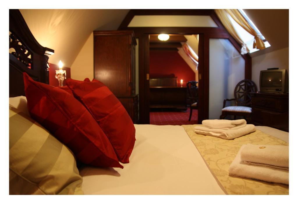 Royal Two-Bedroom Apartment,1216552177:JPEG