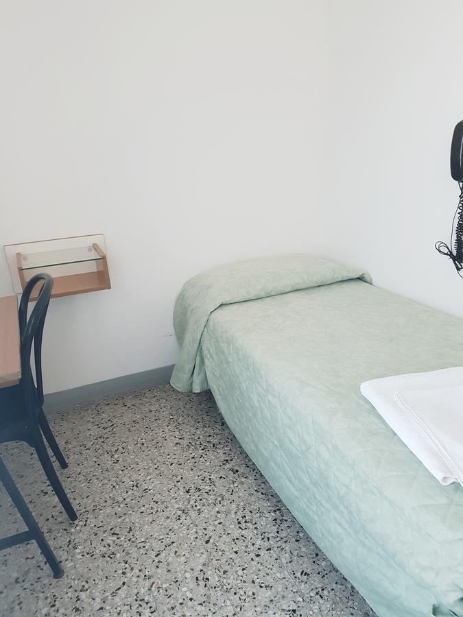 Single Room,626938827:JPEG