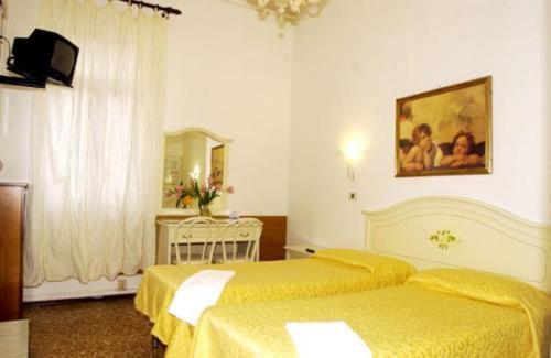 Triple Room,298795360:JPEG