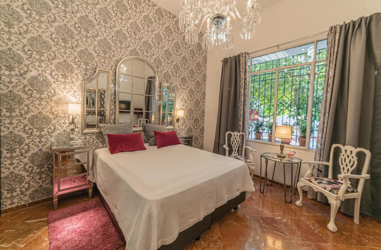 Queen Room Garden View
