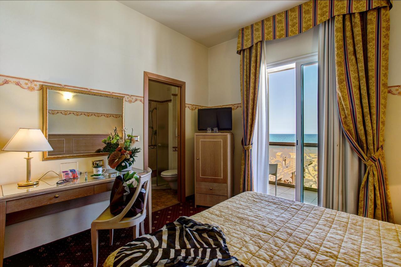Double or Twin Room Sea View
