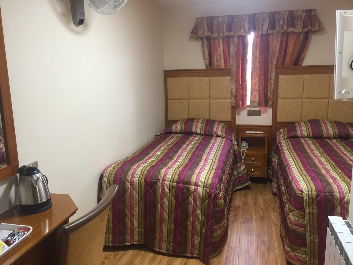 Twin Room,631167270:JPEG