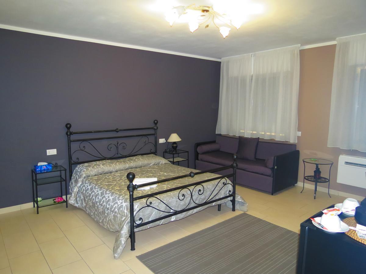Family Room,178822767:JPEG