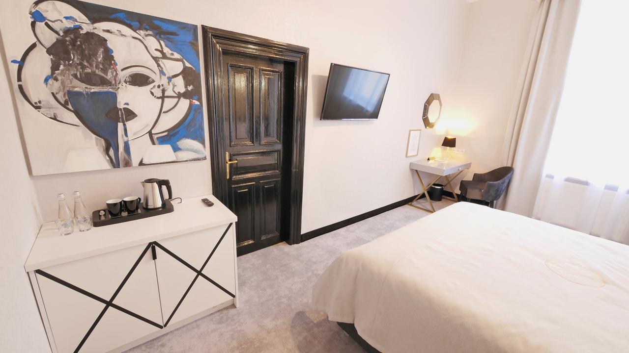 Deluxe Double Room,633414420:JPEG