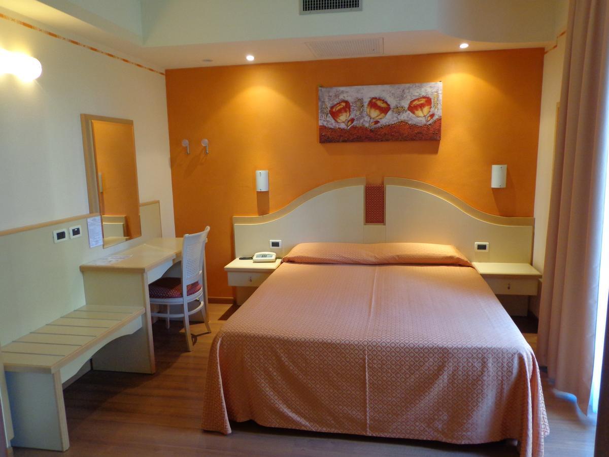 Standard King Room,635591508:JPEG