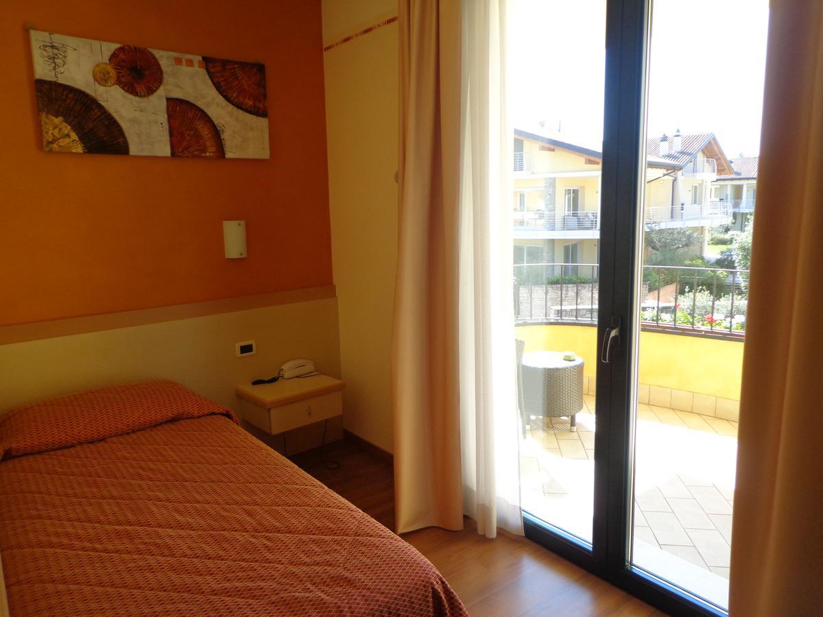 Single Room,635592081:JPEG