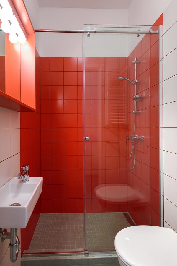 Cama en habitación compartida mixta de 8 camas con baño privado