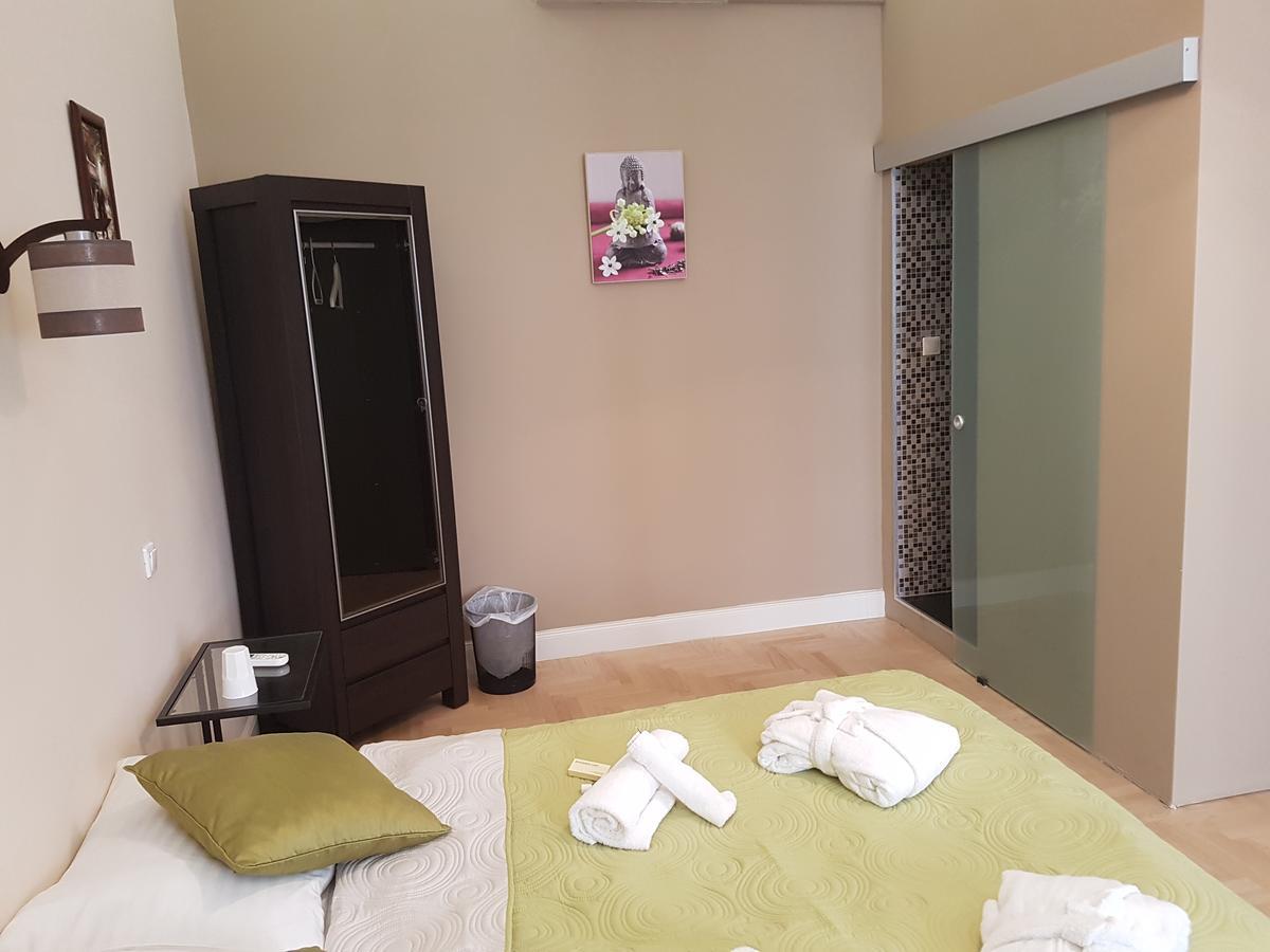 Double or Twin Room,635958003:JPEG