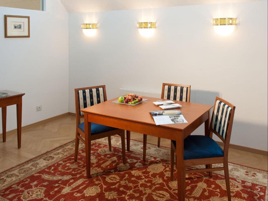 Apartment,63615997:JPEG
