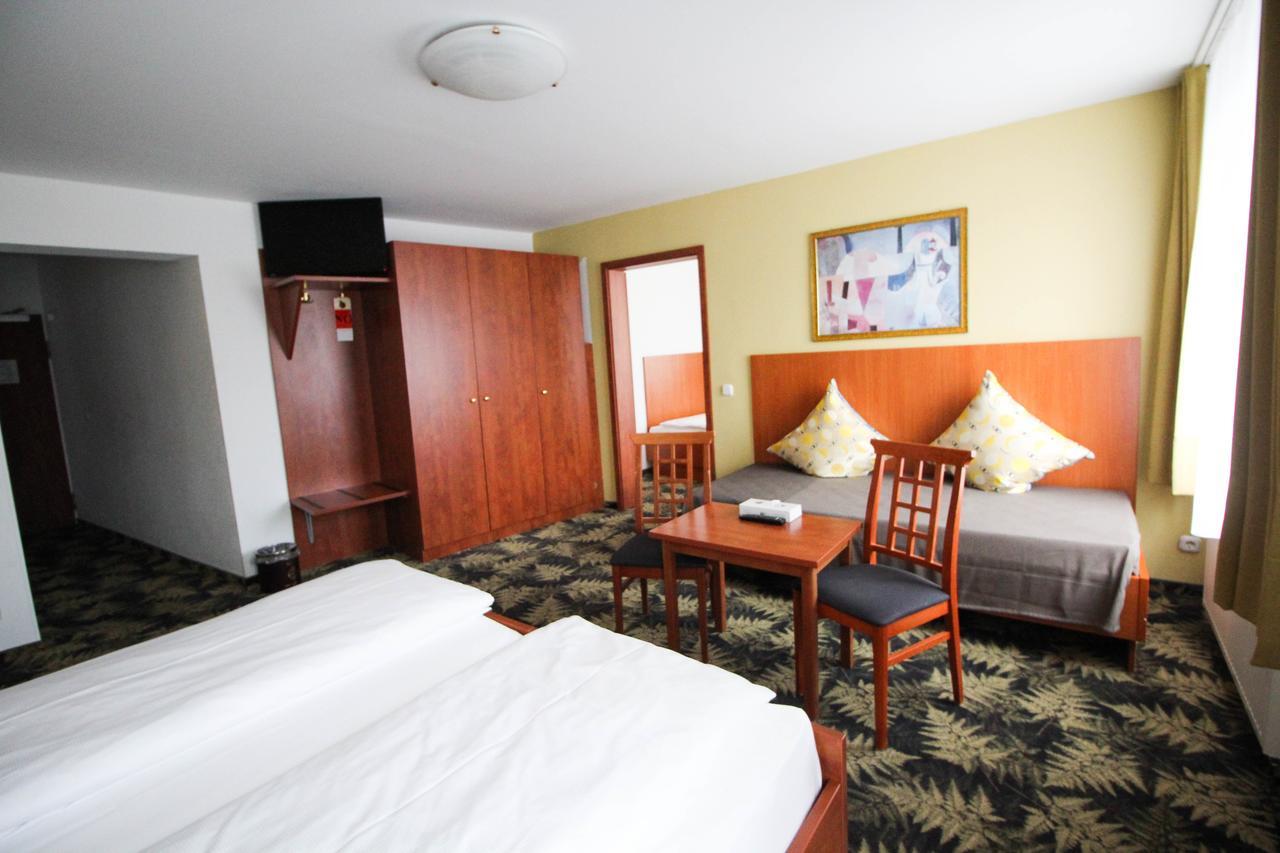 Standard Family Room,1084671400:JPEG