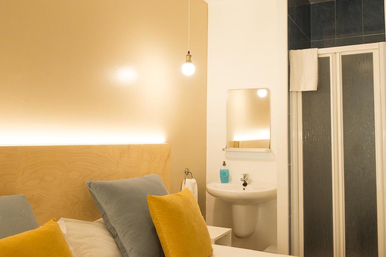 Habitación Doble con baño compartido - 2 camas