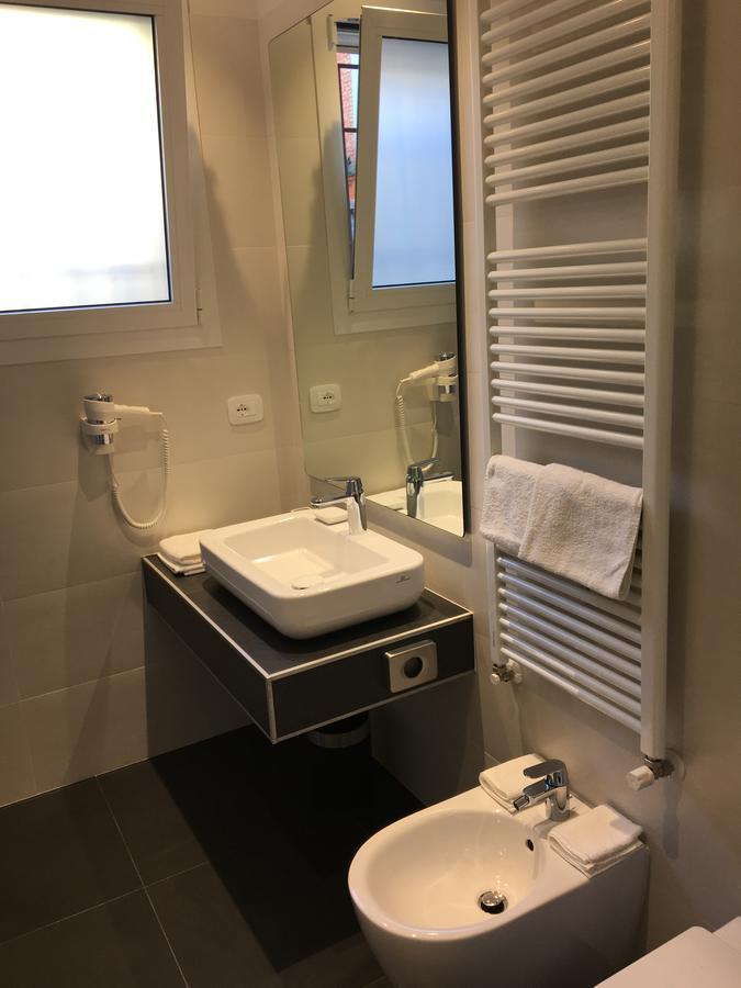 Double or Twin Room,639081390:JPEG