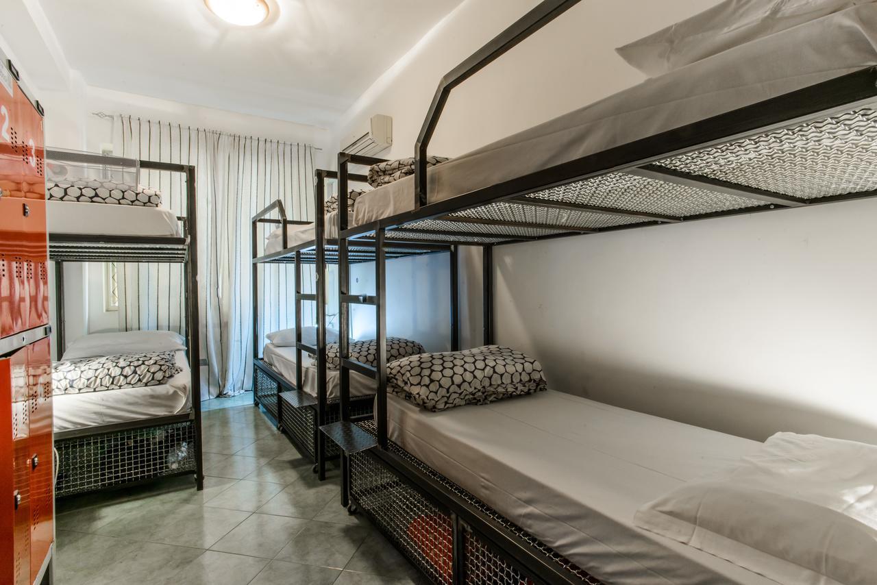 Bed 6-Bed Dormitory Room