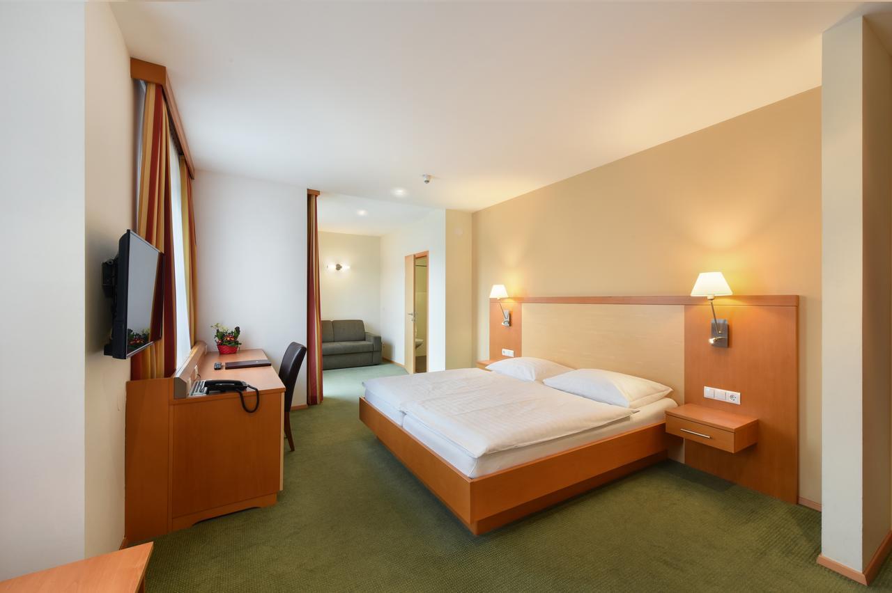 Double Room,942276874:JPEG
