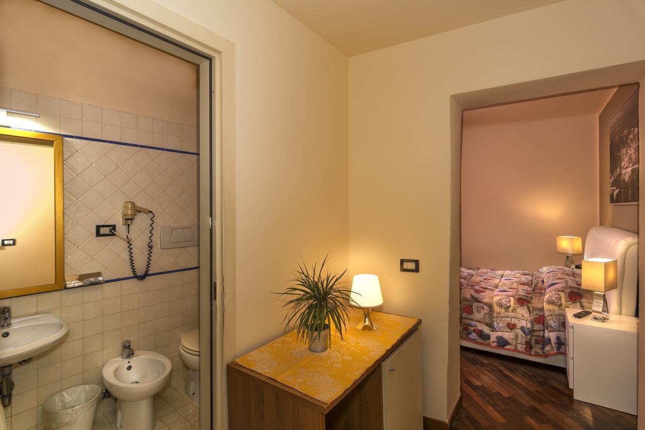 Triple Room,684484440:JPEG