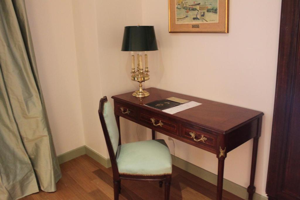 Executive Suite,64167130:JPEG