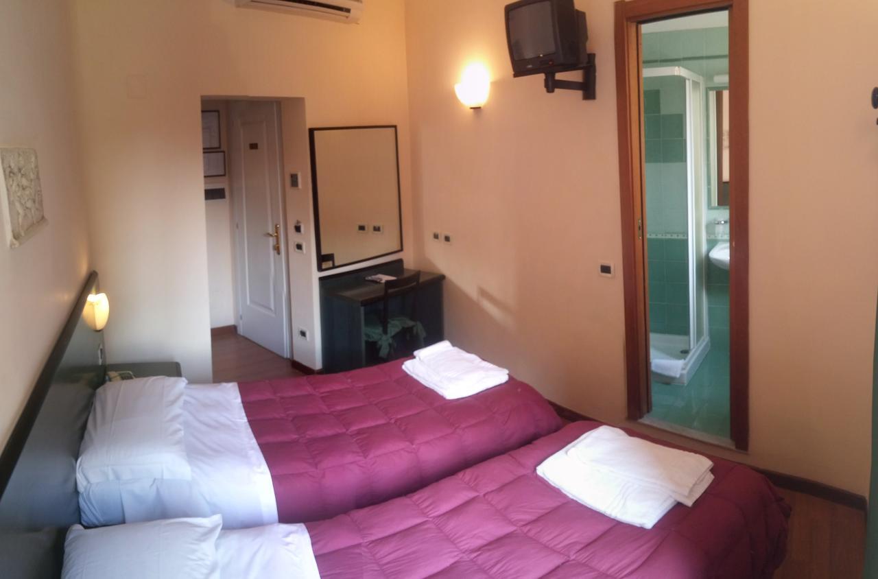 Standard Twin Room,685782333:JPEG