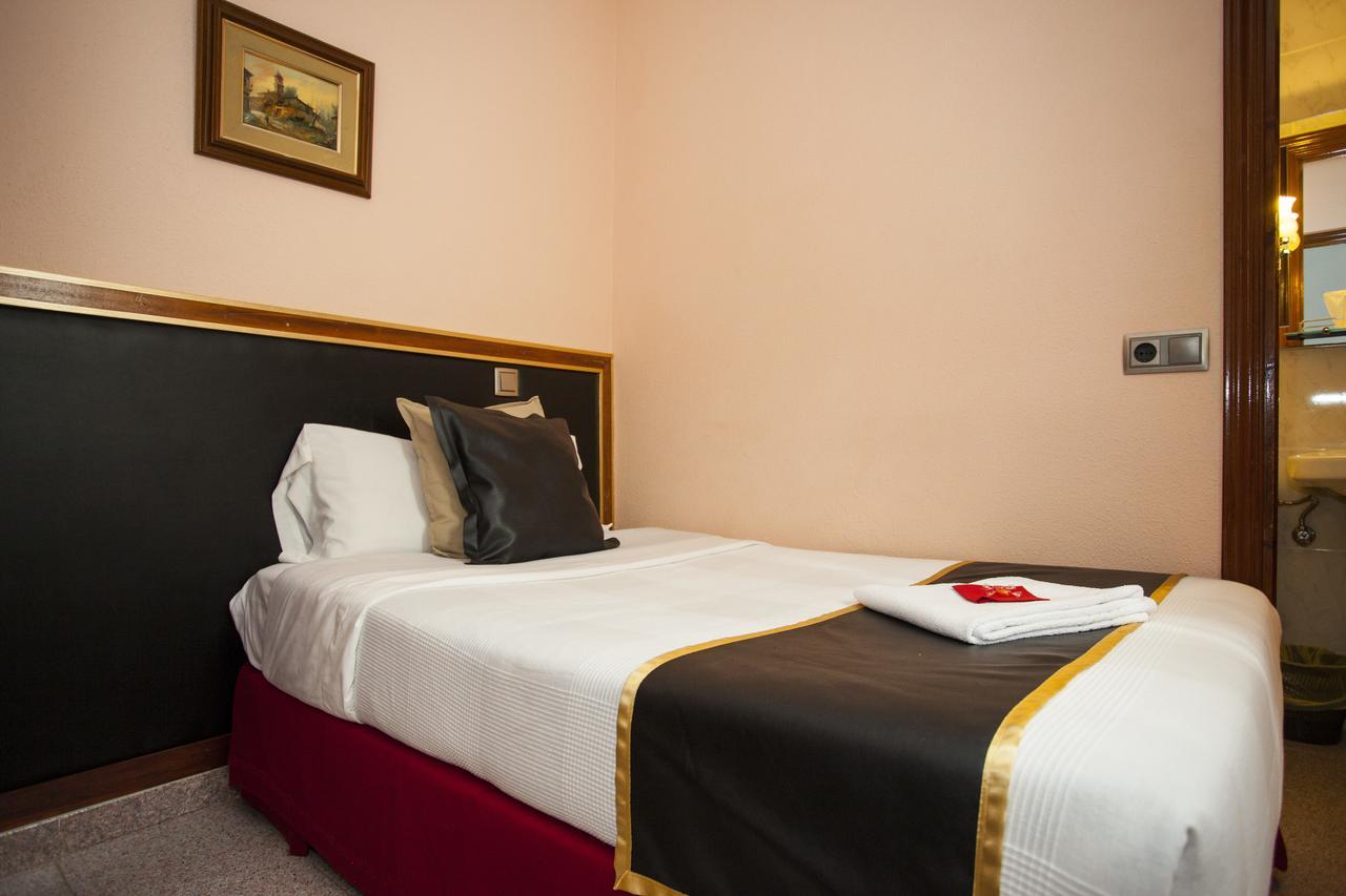 Single Room,642050796:JPEG