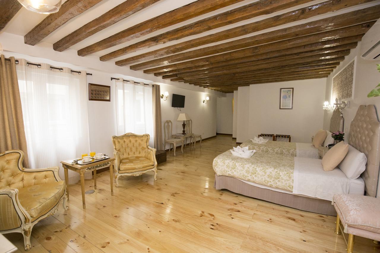 Interior twin room
