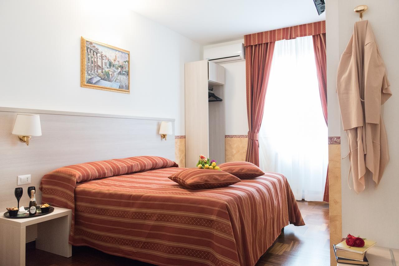 Double or Twin Room,643775409:JPEG