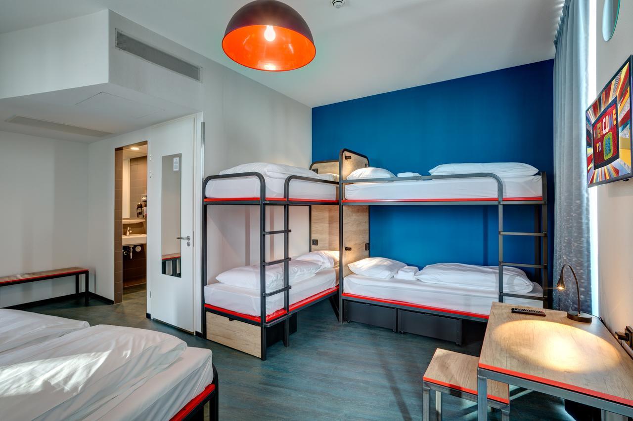 6-Bed Room,644437728:JPEG