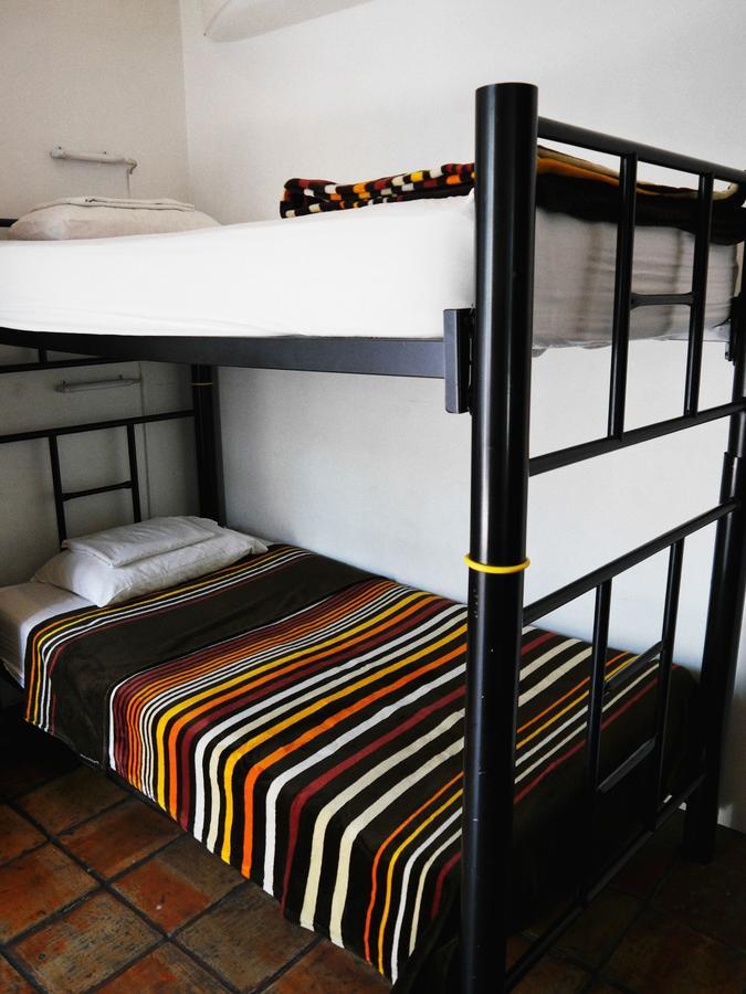 Cama individual en habitación compartida mixta de 4 camas