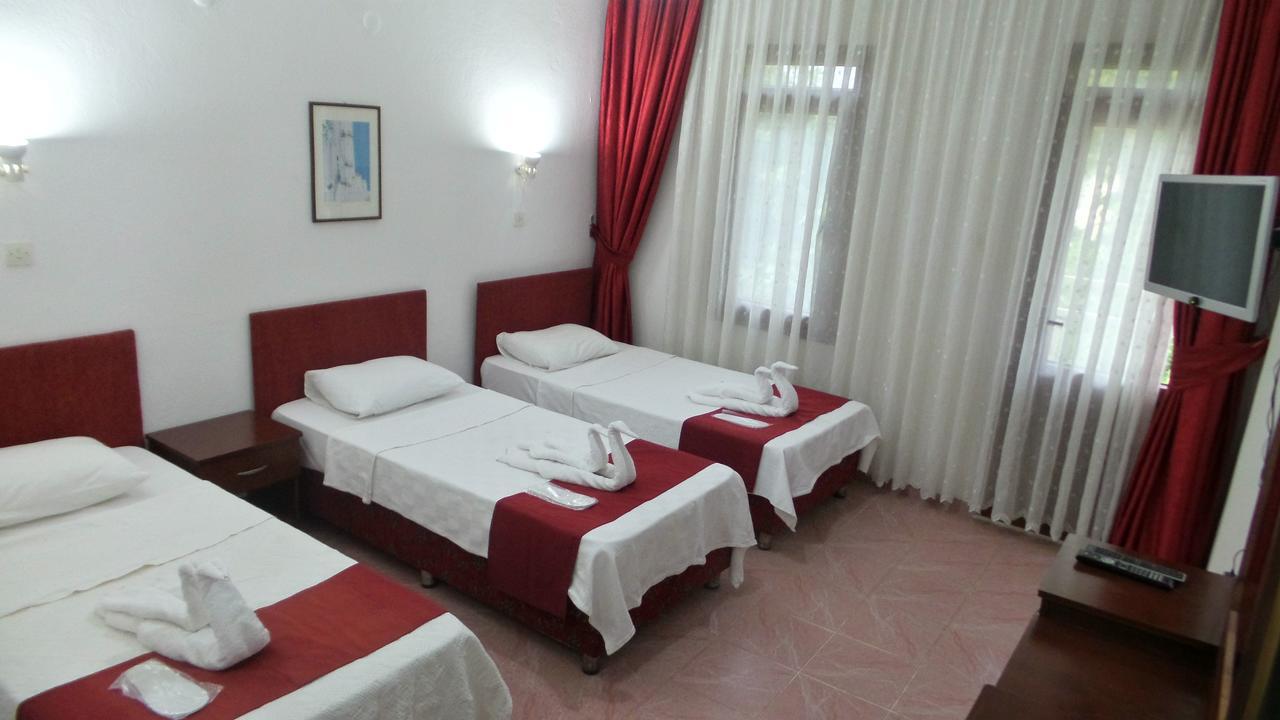 Queen Room,1772884212:JPEG