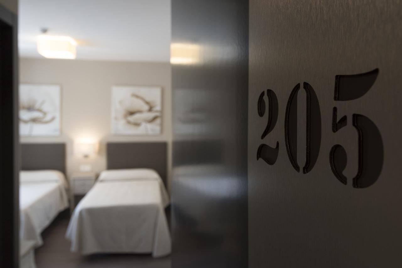 Twin Room,665482026:JPEG
