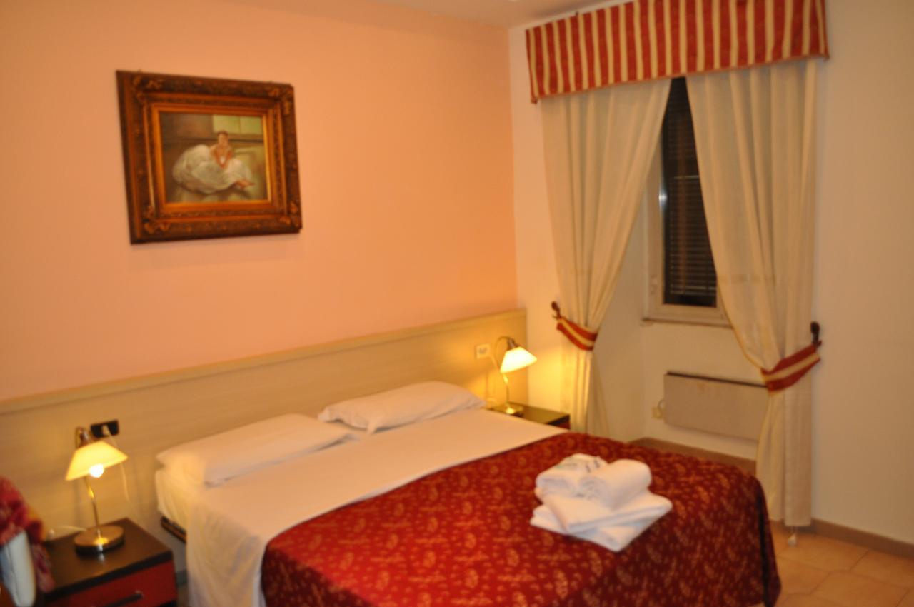Double Room Private External Bathroom,966746869:JPEG