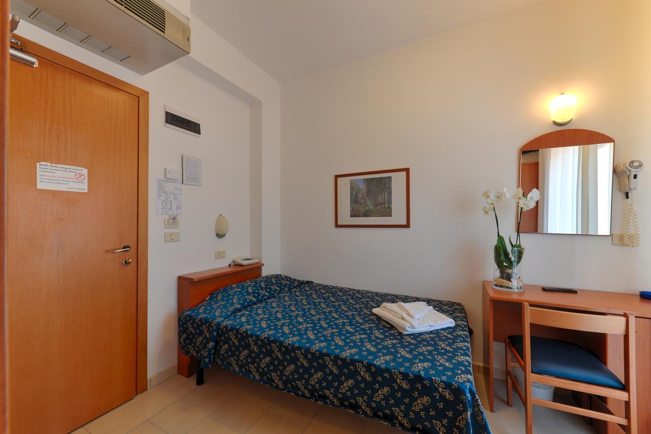Single Room,646157844:JPEG