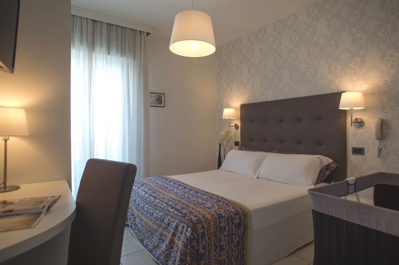 Quadruple Room,665861964:JPEG