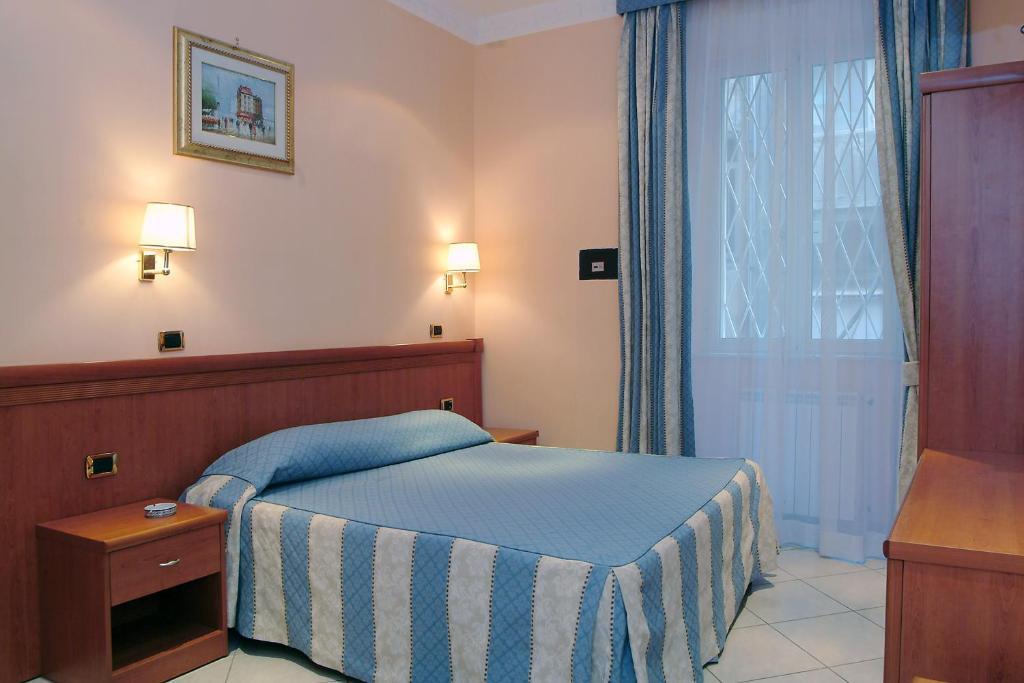Large Double Room,682318419:JPEG