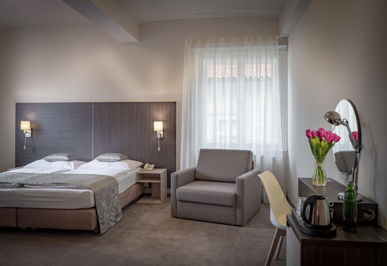 Double or Twin Room with Extra Bed (3 Adults),653364942:JPEG