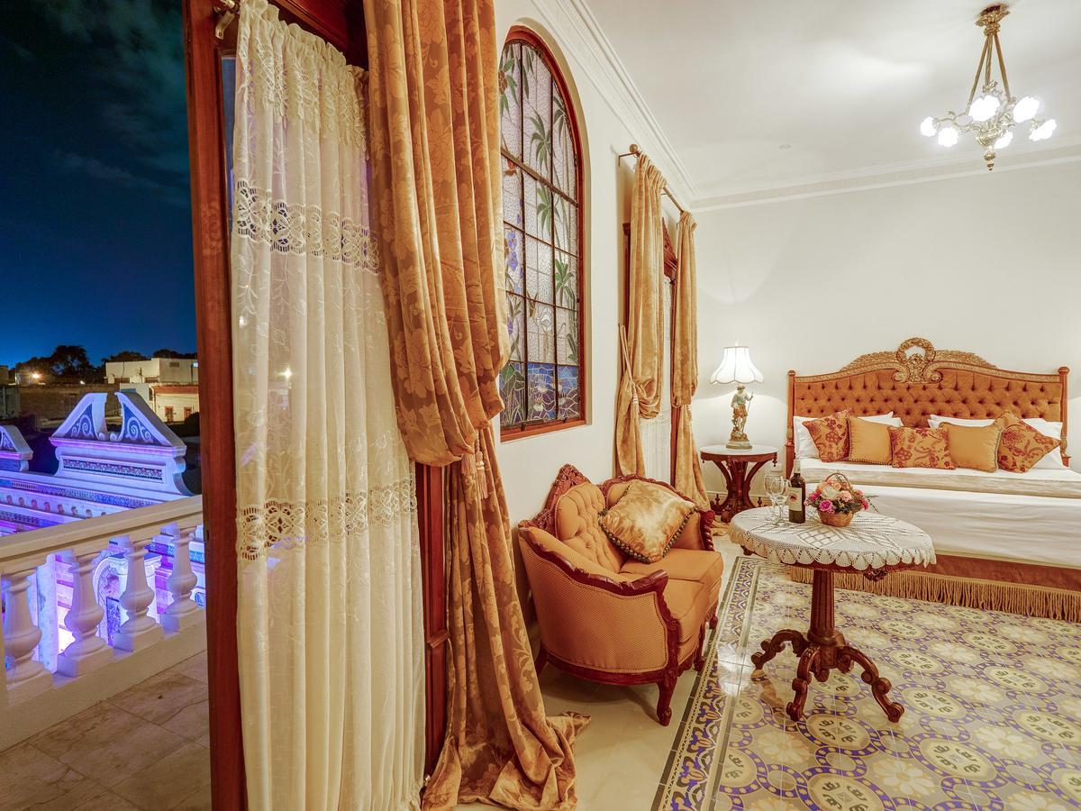 Superior King Room Marie Antoinette,1240368457:JPEG