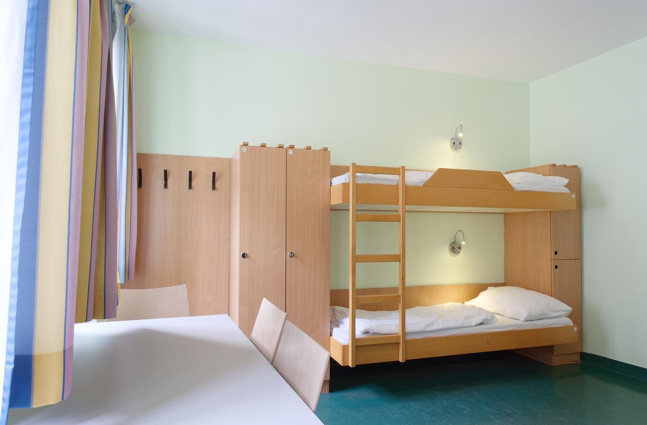 Bunk Bed 4-6 Bed Female Dormitory Room,655191465:JPEG
