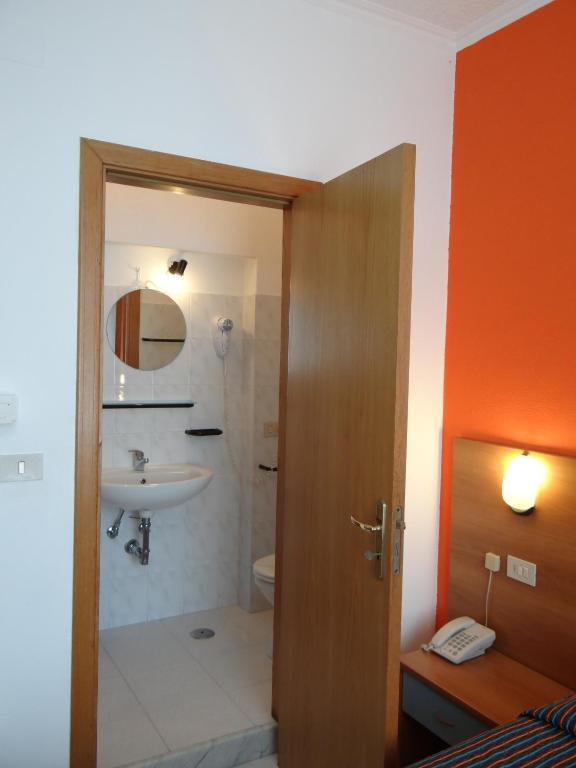 Twin Room,65804896:JPEG