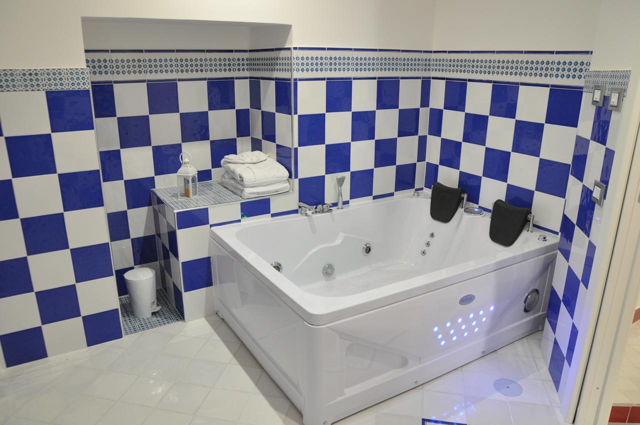 Suite with Sauna,660244569:JPEG