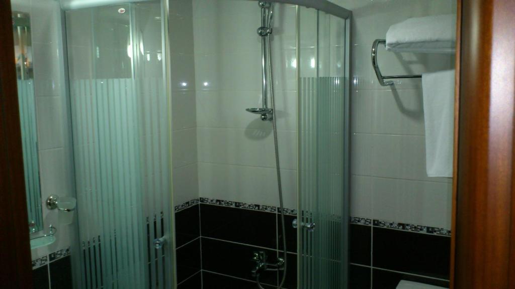 Standard Double or Twin Room,152986519:JPEG